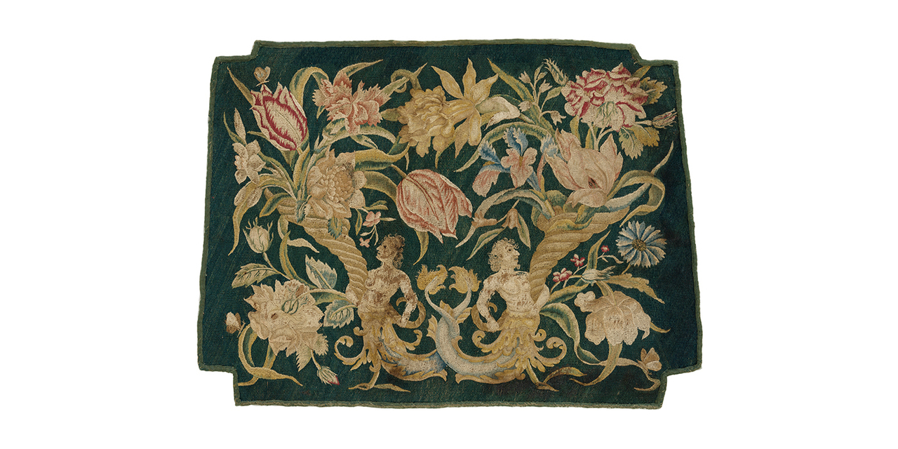Broderie pour siège à décor floral naturaliste, Suisse, France ou Allemagne du sud, fin du XVI^e siècle - début du XVII^e siècle. © © musée des Tissus – Pierre Verrier