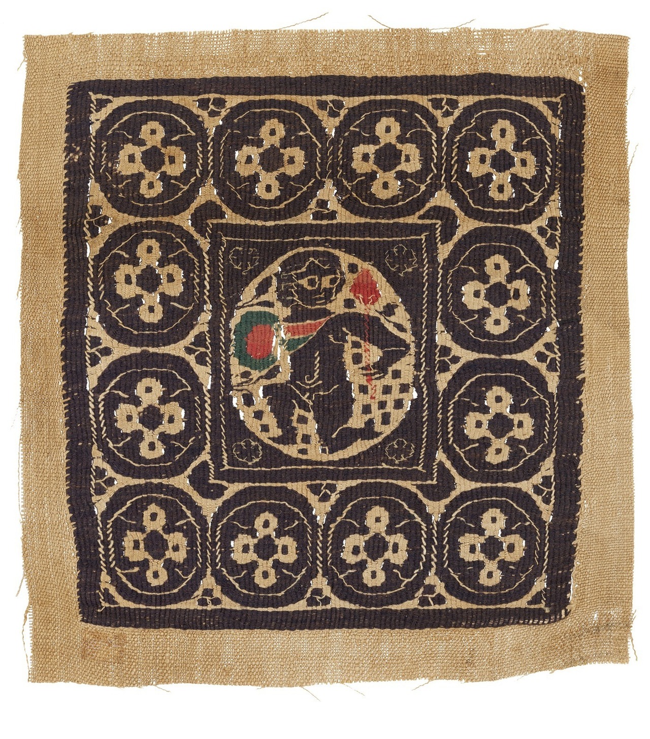 Étoffe représentant un guerrier agenouillé,Akhmîm (Égypte), 7ème siècle © © Lyon, musée des Tissus - Sylvain Pretto