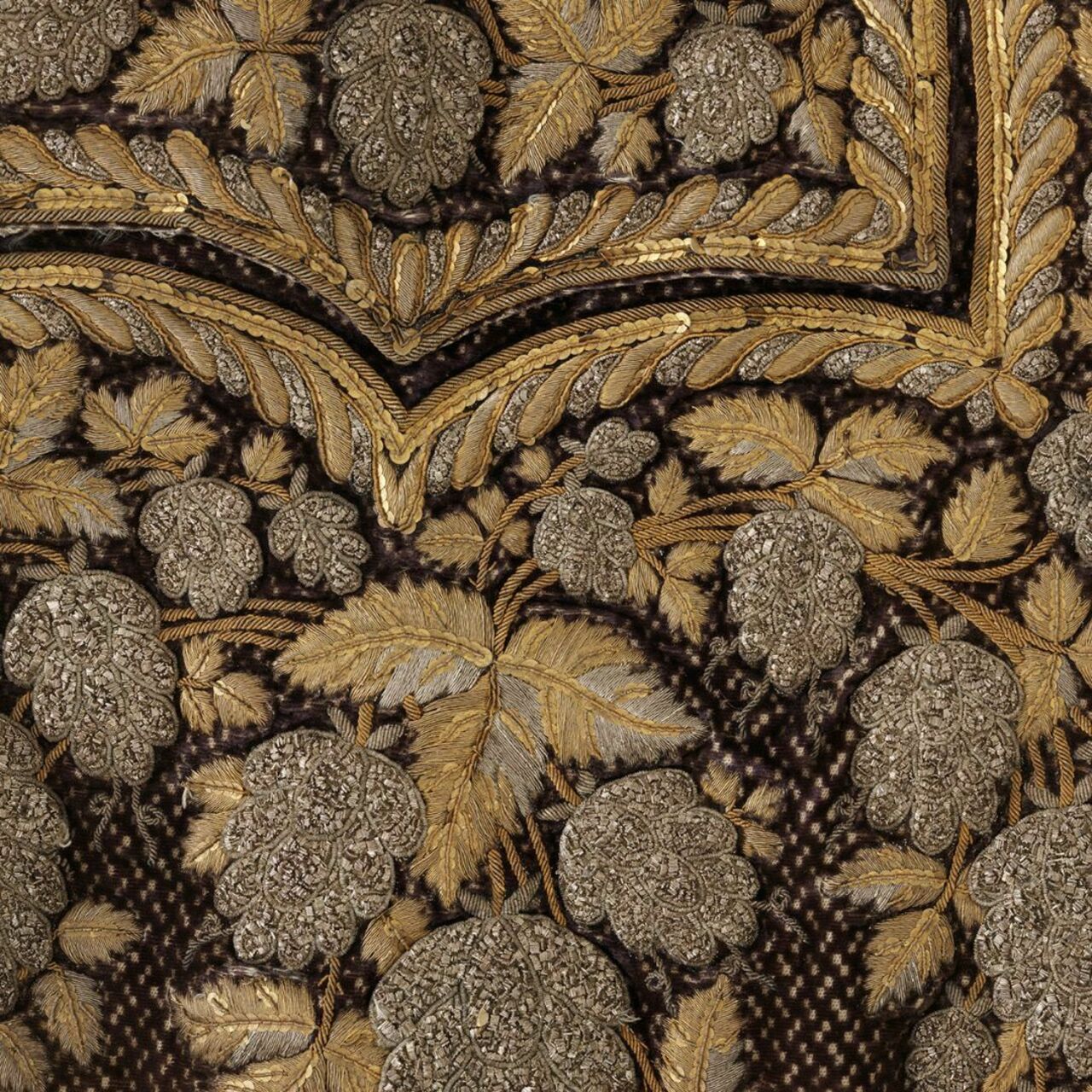 Habit à la française composé d'une veste, d'un gilet et d'une culotte, XVIIIe siècle, France. MT 2019.1.1. à .3. Don de la Société des Amis du Musée des Tissus, 2019. © © Lyon, musée des Tissus – Pierre Verrier