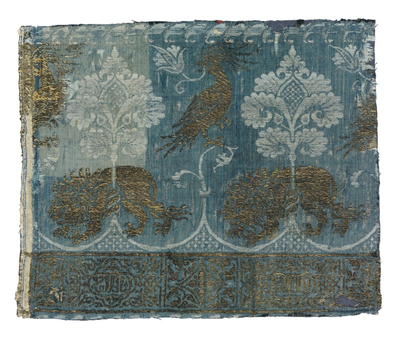 Étoffe brochée à fil dorée à décor d'oiseaux et de lions, Lucques, 2e moitié du XIVe siècle. MT 22754. Achat auprès de Franz Bock, 1875. © © Lyon, musée des Tissus et des Arts décoratifs — Sylvain Pretto