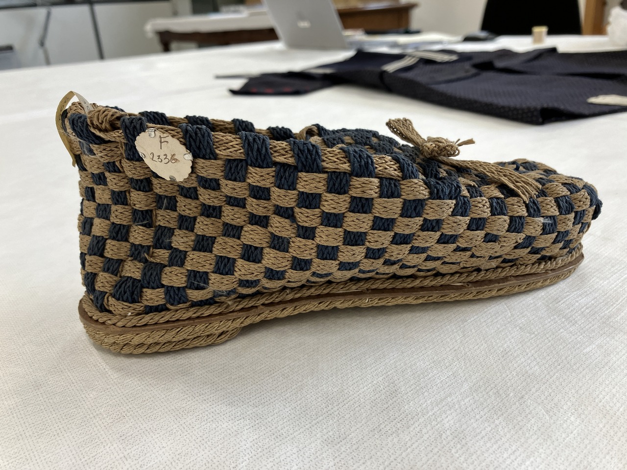 Chaussures pour enfant, Allemagne, 1914-1919.  © © Lyon, musée des Tissus et des Arts décoratifs — D.R 