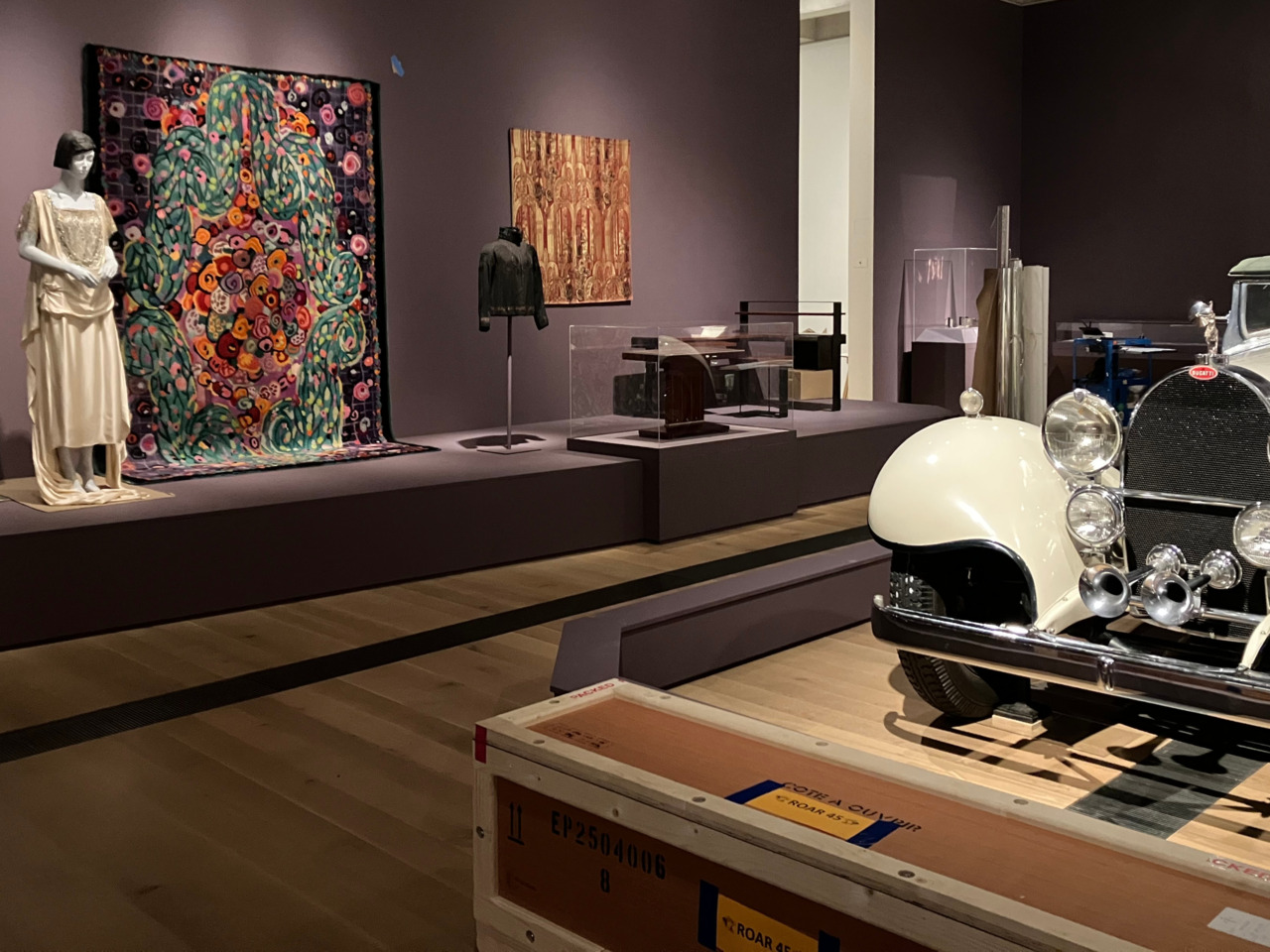 En cours d'installation.  © © Lyon, musée des Tissus et des Arts décoratifs — D.R.