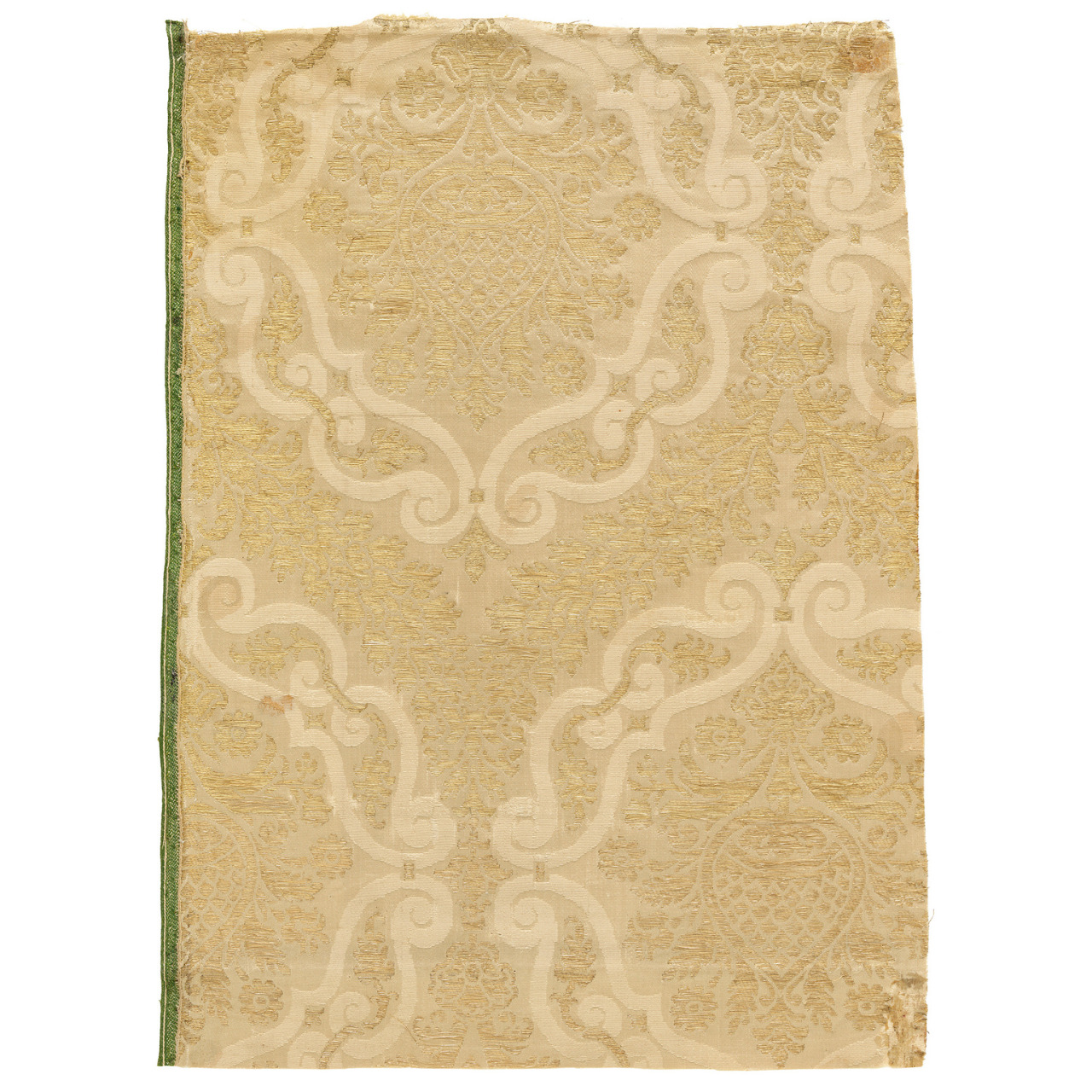 Damas à décor de grands compartiments en arabesque, feuillage et grenades, Italie, XVIe siècle. MT 22990. Acquis de Krauth, 1876 © © Lyon, musée des Tissus et des Arts décoratifs — Pierre Verrier